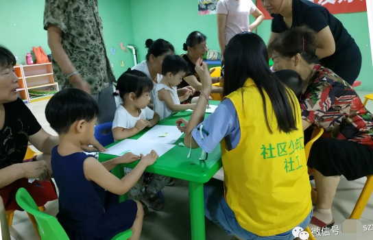 冠诚苑社区:与树叶共舞—亲子拓画